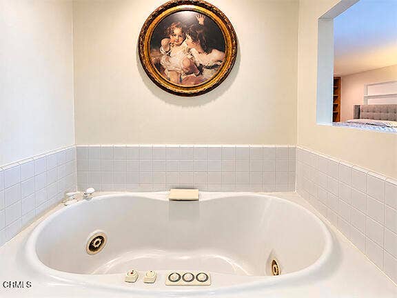 2020 Kingsbridge Way, Oxnard, CA 93035 PriBath_Tub