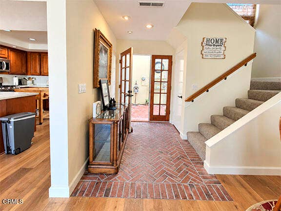 2020 Kingsbridge Way, Oxnard, CA 93035 Entry