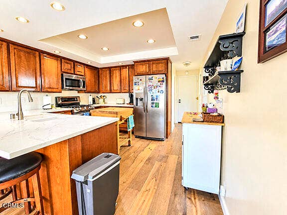 2020 Kingsbridge Way, Oxnard, CA 93035 Kitchen1
