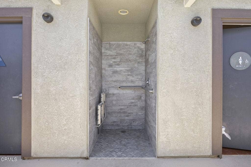 5339 Villa Mallorca Place, Camarillo, CA 93012 pool shower-1