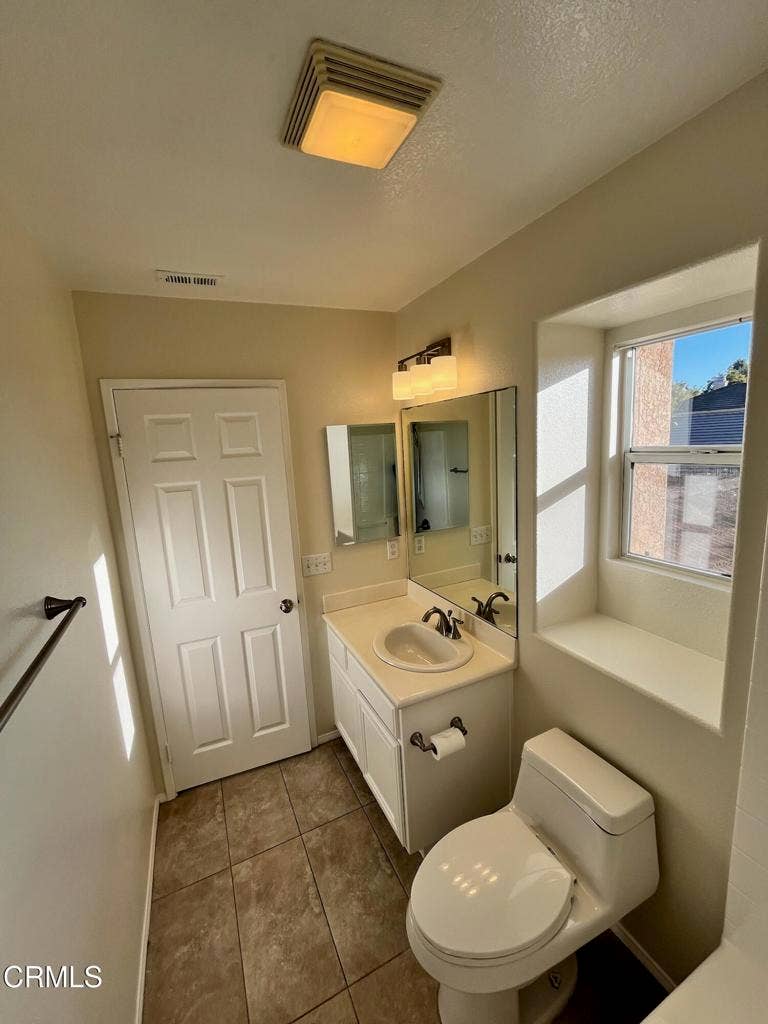 4599 Via Aciando, Camarillo, CA 93012 Hall bath