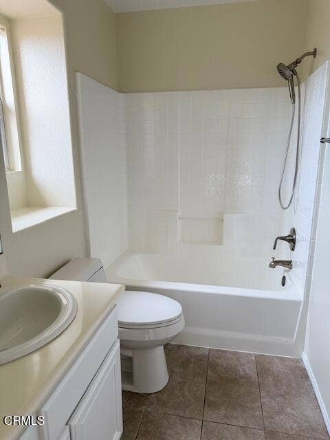 4599 Via Aciando, Camarillo, CA 93012 Hall bath