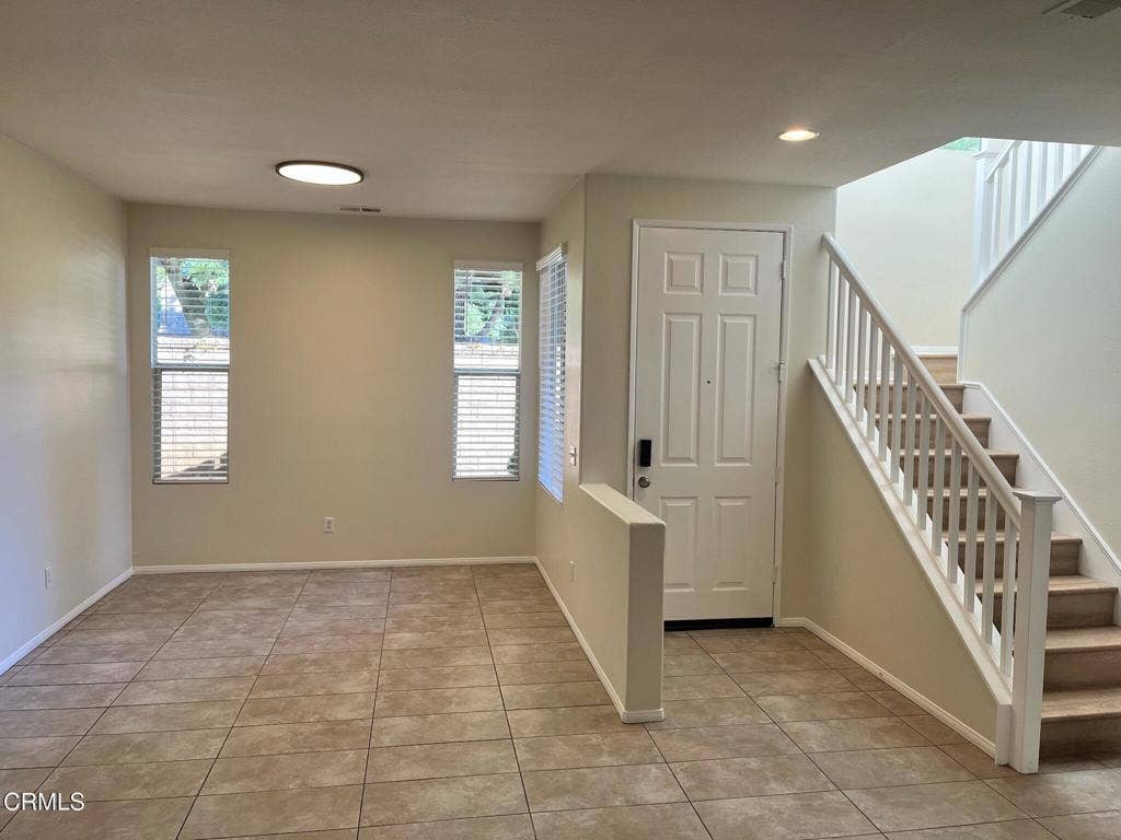 4599 Via Aciando, Camarillo, CA 93012 Sitting area