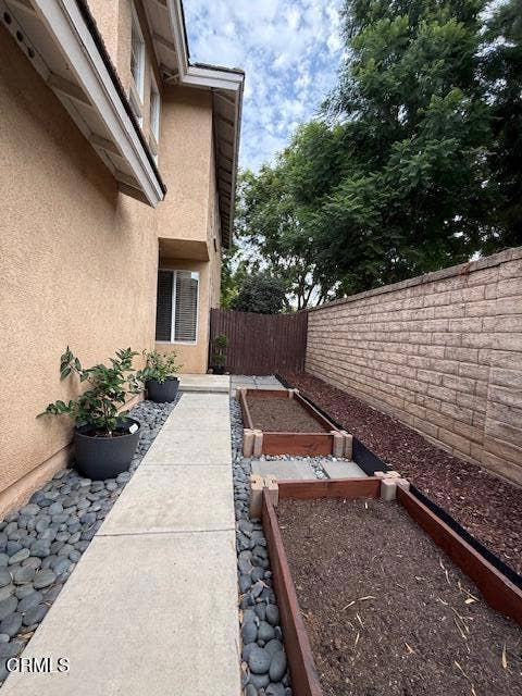 4599 Via Aciando, Camarillo, CA 93012 Raised garden beds
