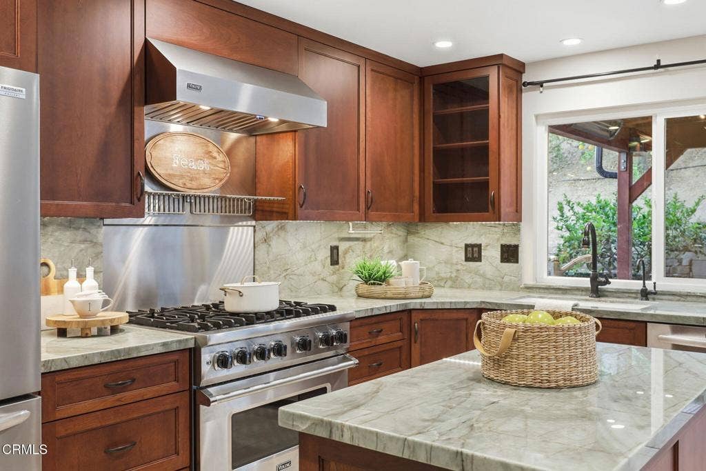 379 McGill Avenue, Ventura, CA 93003 21-web-or-mls-379_McGill_Ave_Ventura_CA_