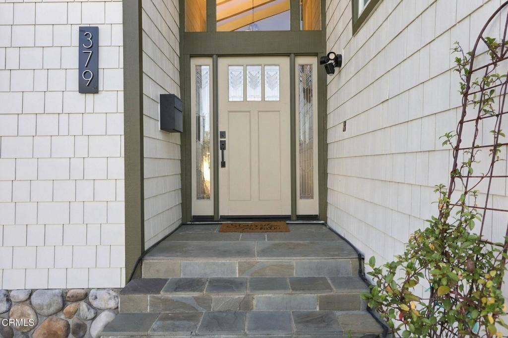 379 McGill Avenue, Ventura, CA 93003 5-web-or-mls-379_McGill_Ave_Ventura_CA_9