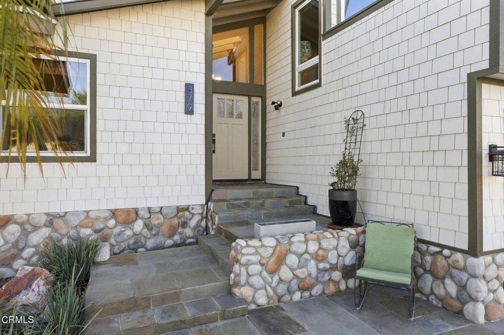 379 McGill Avenue, Ventura, CA 93003 4-web-or-mls-379_McGill_Ave_Ventura_CA_9