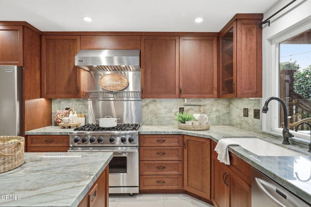 379 McGill Avenue, Ventura, CA 93003 24-web-or-mls-379_McGill_Ave_Ventura_CA_