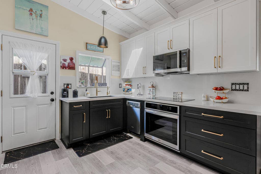328 Santa Monica Drive, Oxnard, CA 93035 NBM01890
