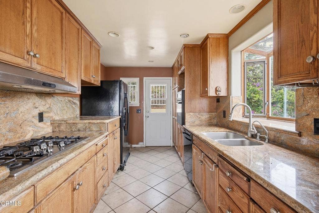 2381 Hyland Ave. Avenue, Ventura, CA 93001 36_img_0519