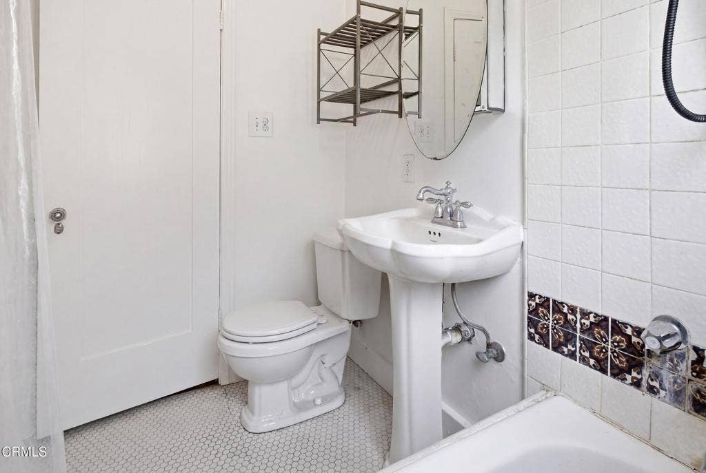 2381 Hyland Ave. Avenue, Ventura, CA 93001 26_img_0486