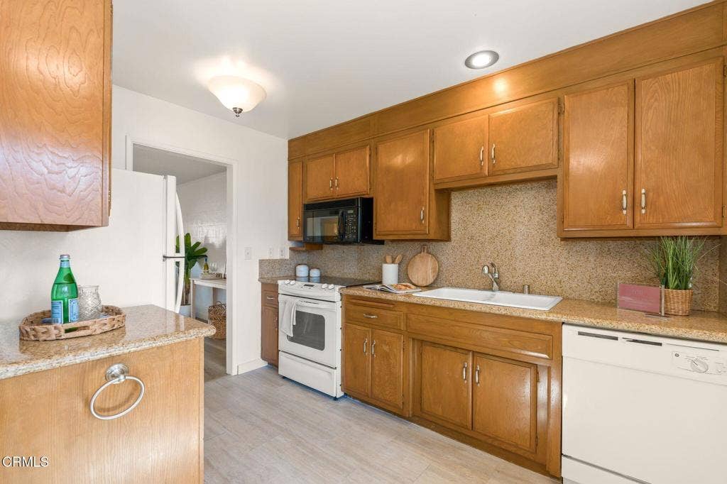 169 E Channel Islands Boulevard, Port Hueneme, CA 93041 RIII_169_E_Channel_Islands_Blvd-23