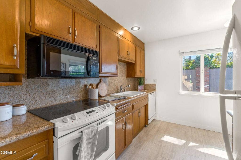 169 E Channel Islands Boulevard, Port Hueneme, CA 93041 RIII_169_E_Channel_Islands_Blvd-18