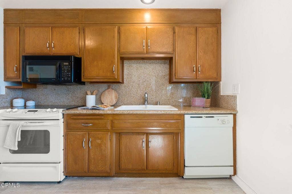169 E Channel Islands Boulevard, Port Hueneme, CA 93041 RIII_169_E_Channel_Islands_Blvd-22