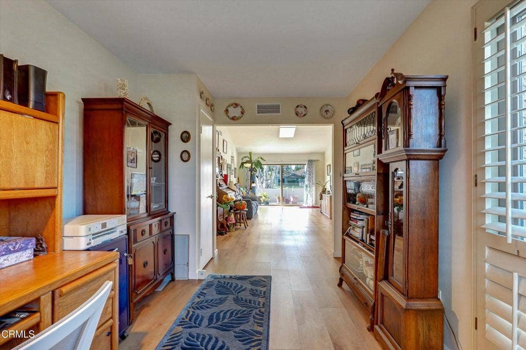 16112 Village 16, Camarillo, CA 93012 12-16112 Village 16-22