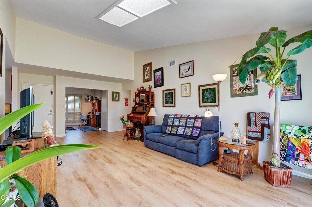 16112 Village 16, Camarillo, CA 93012 14-16112 Village 16-25