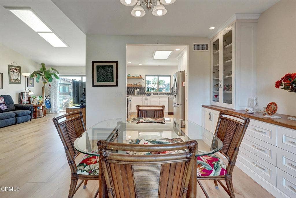 16112 Village 16, Camarillo, CA 93012 19-16112 Village 16-31