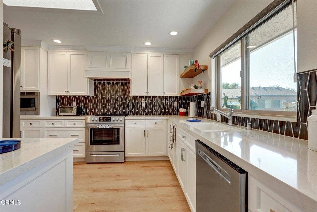 16112 Village 16, Camarillo, CA 93012 15-16112 Village 16-27