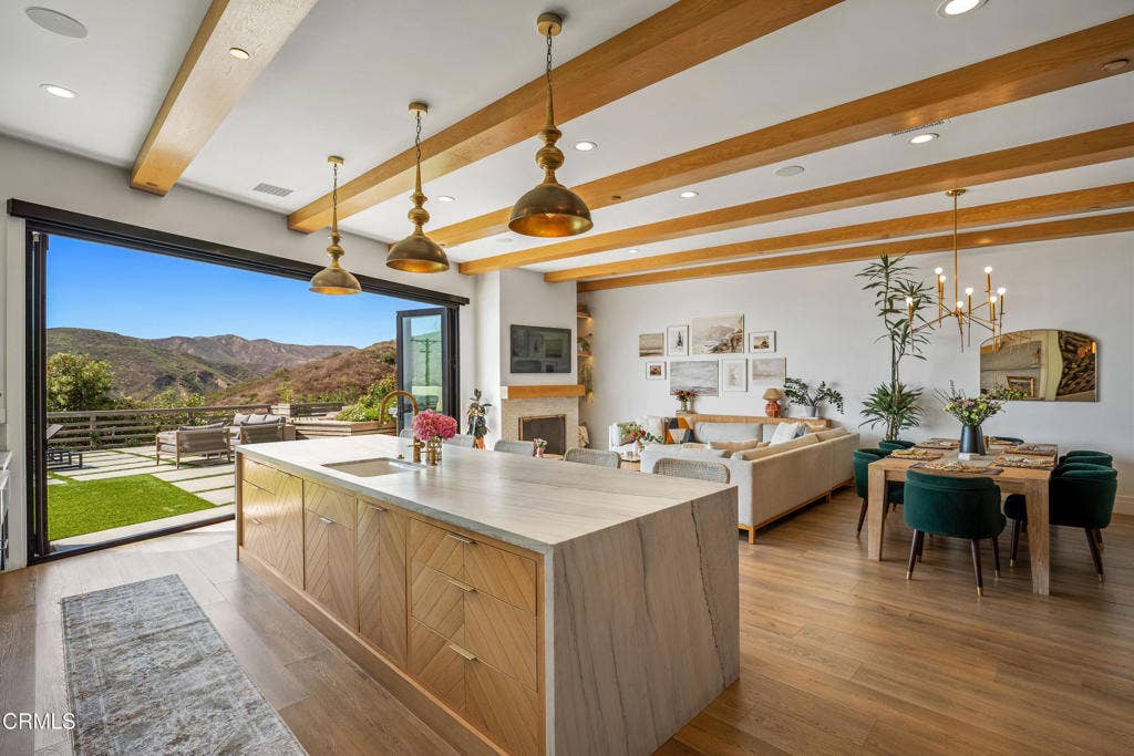 3247 Breaker Drive, Ventura, CA 93003 3247 Breaker Dr MLS-21