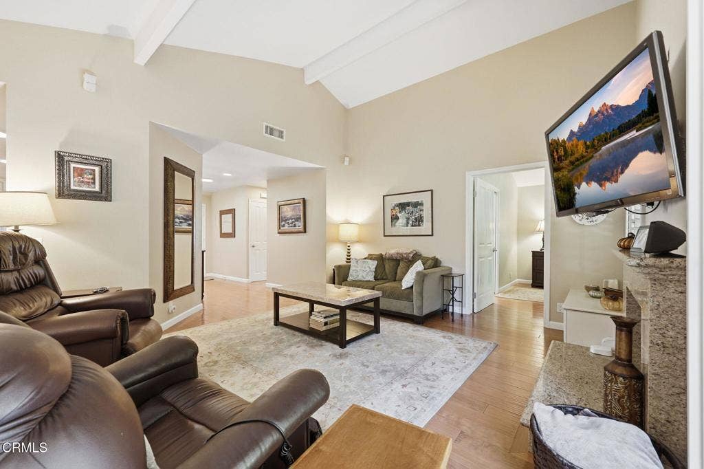 1261 San Como Lane, Camarillo, CA 93012 living 3