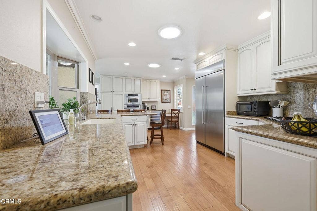 1261 San Como Lane, Camarillo, CA 93012 kitchen 1