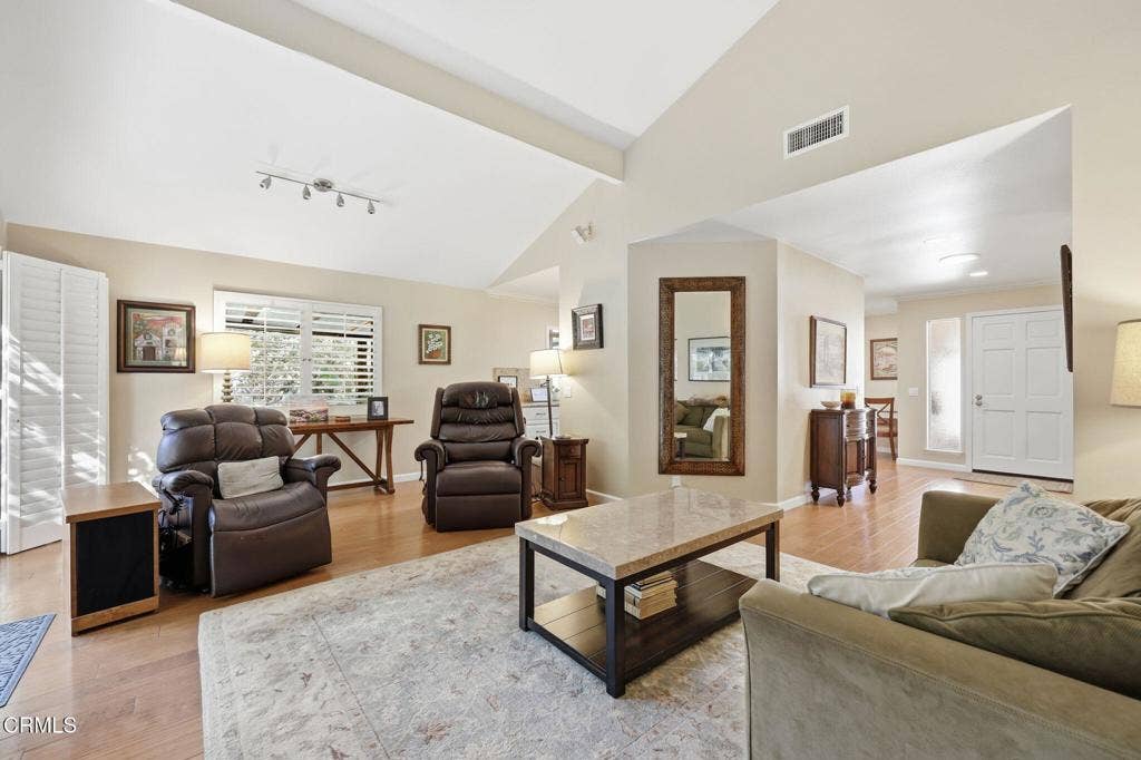 1261 San Como Lane, Camarillo, CA 93012 living 4