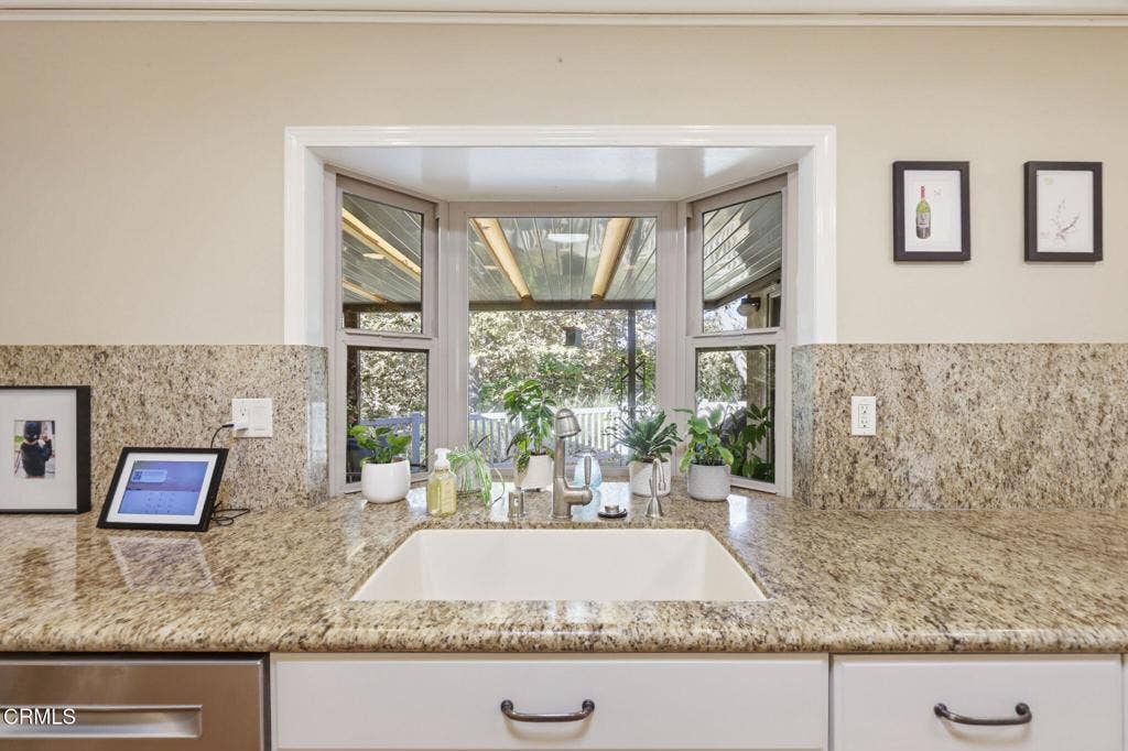 1261 San Como Lane, Camarillo, CA 93012 kitchen 2