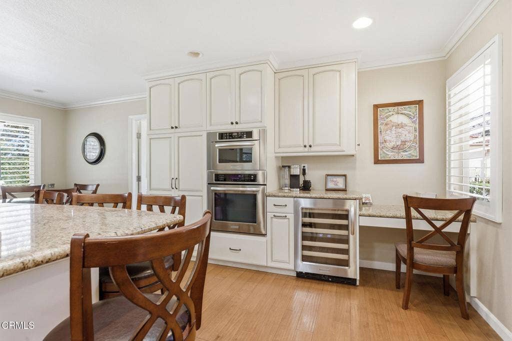 1261 San Como Lane, Camarillo, CA 93012 wine fridge