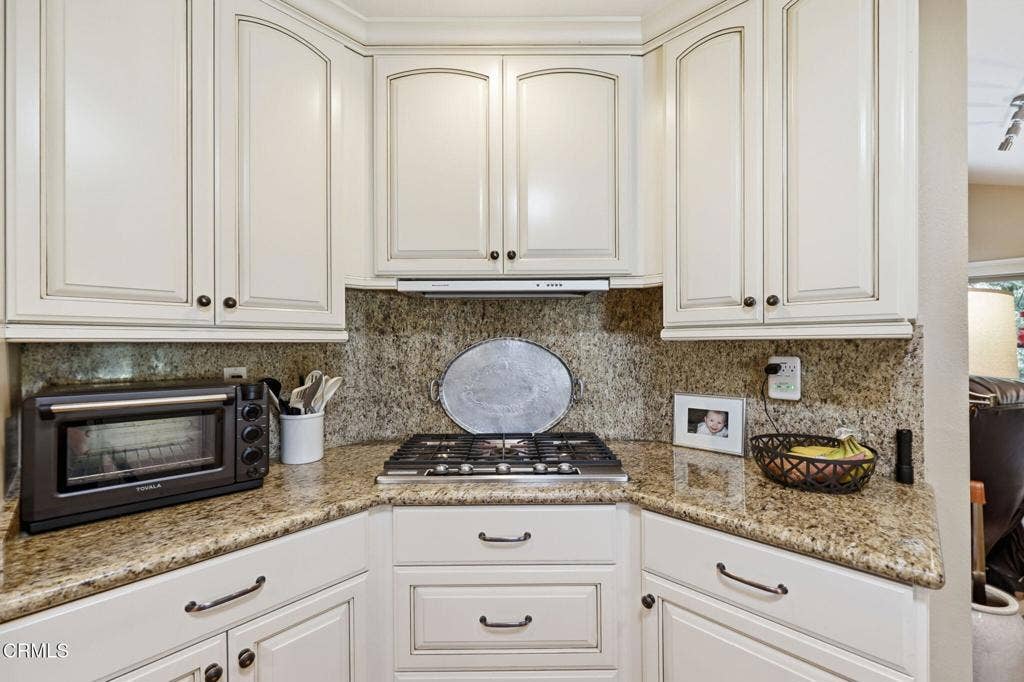 1261 San Como Lane, Camarillo, CA 93012 kitchen 3