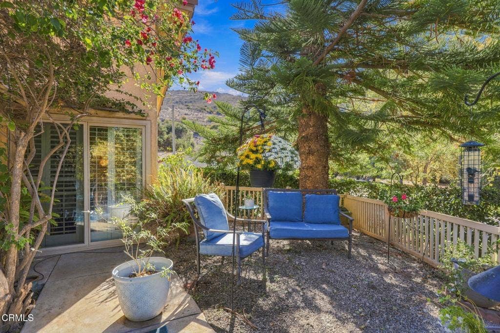 1261 San Como Lane, Camarillo, CA 93012 serene yard