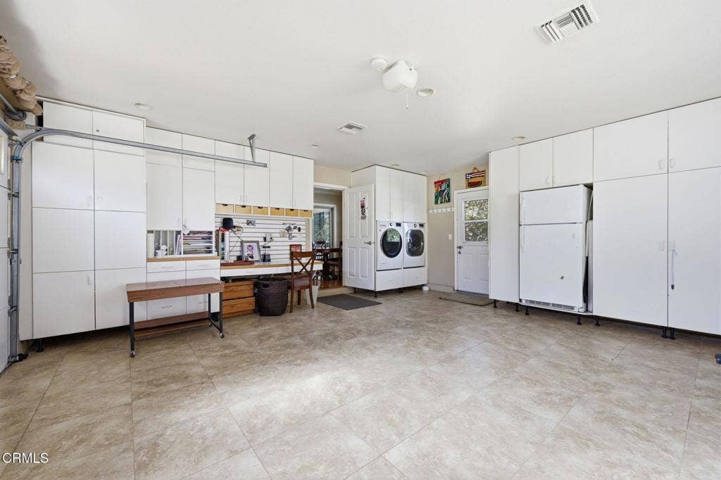 1261 San Como Lane, Camarillo, CA 93012 washer dryer