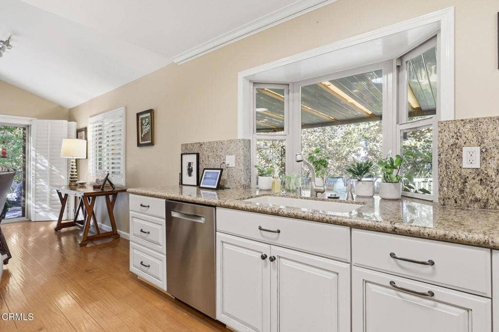 1261 San Como Lane, Camarillo, CA 93012 kitchen 4