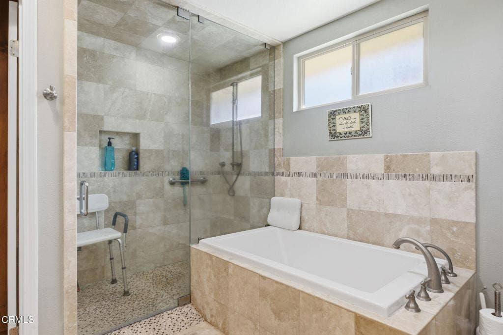 1261 San Como Lane, Camarillo, CA 93012 tub