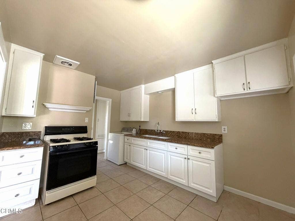 1266 Hill Street, Oxnard, CA 93033 hill kitchen