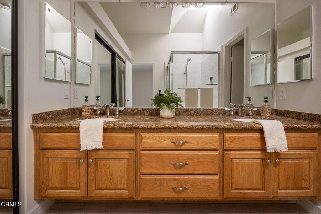 901 Ruby Avenue, Ventura, CA 93004 45-web-or-mls-901 Ruby-45