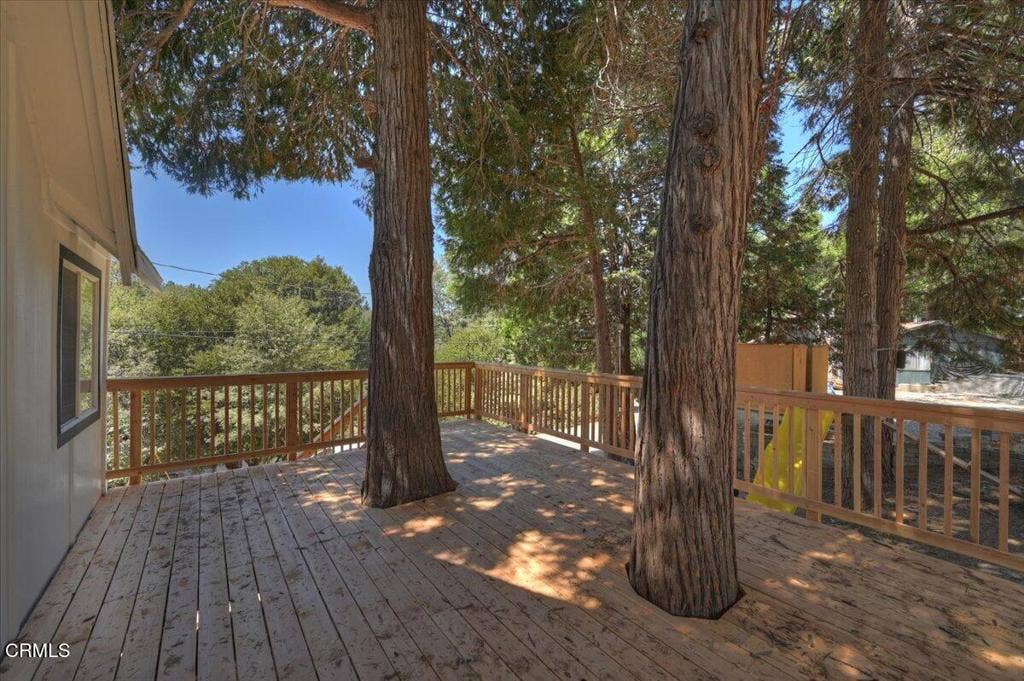 196 Balsam Drive, Cedar Glen, CA 92321 41-Deck