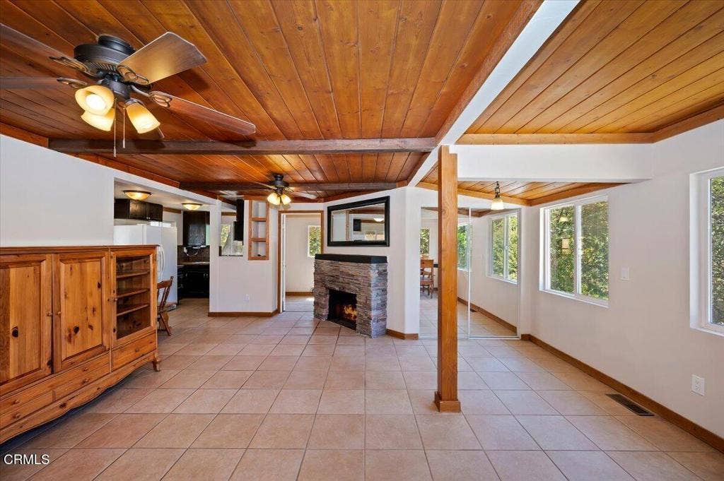 196 Balsam Drive, Cedar Glen, CA 92321 11-Living Room