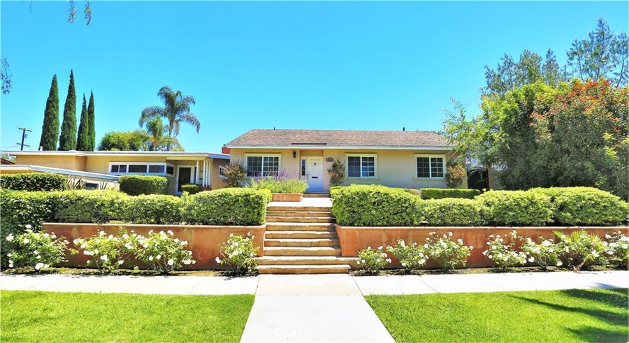 Property photo for 3830 Chestnut Avenue, Long Beach, CA