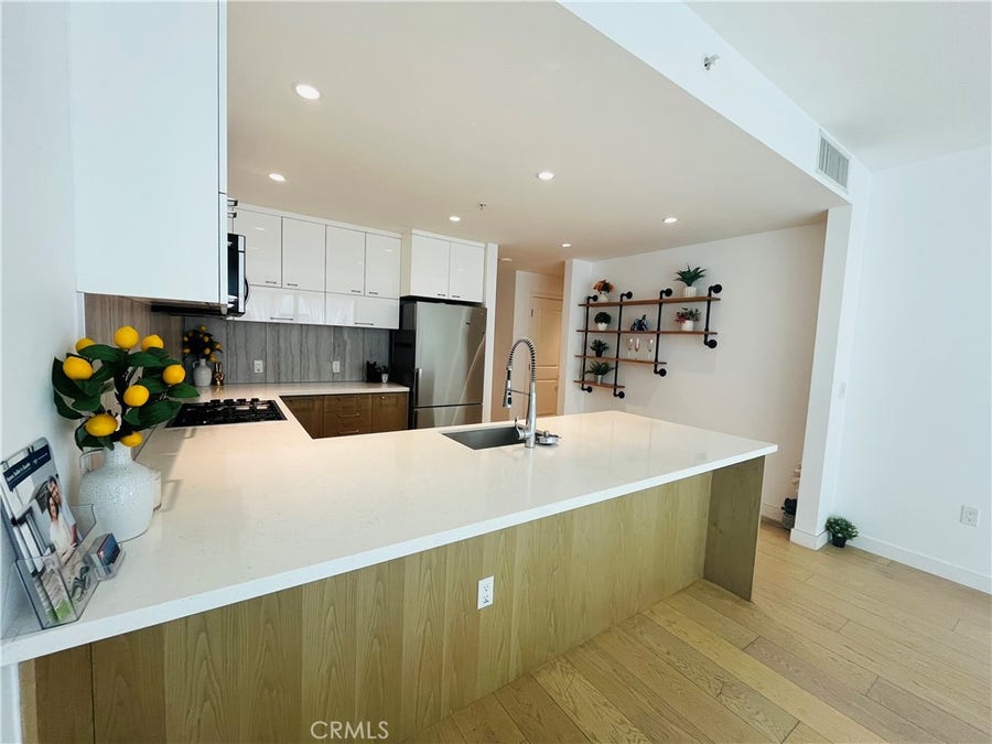 Property photo for 400 S Broadway, #814, Los Angeles, CA