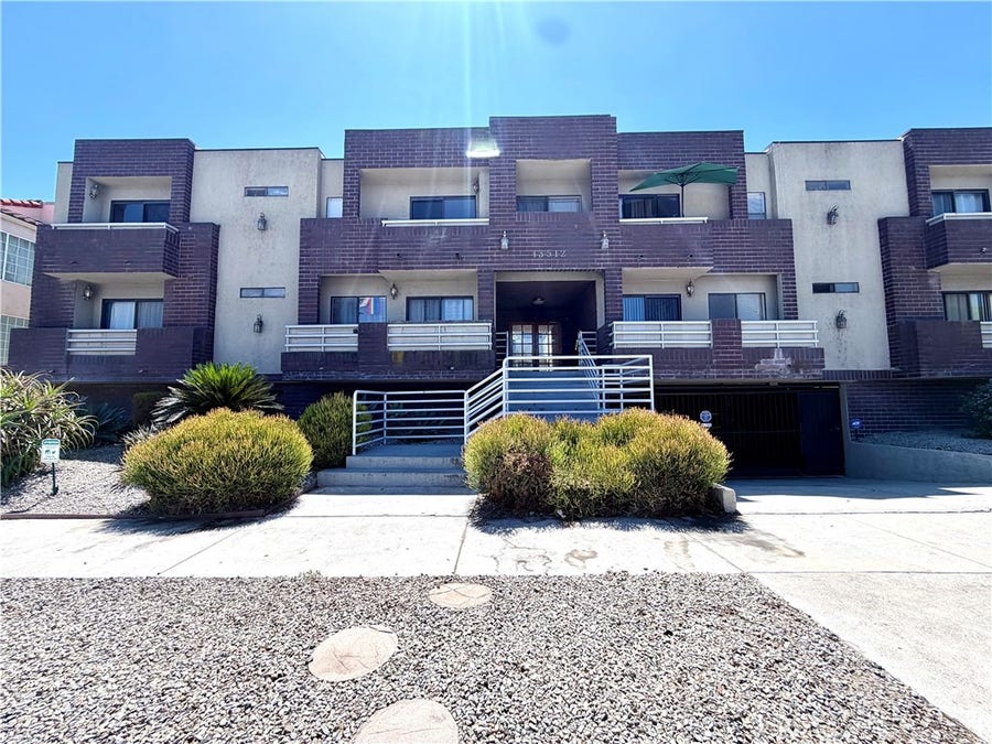 Property photo for 13512 Moorpark, #202, Los Angeles, CA