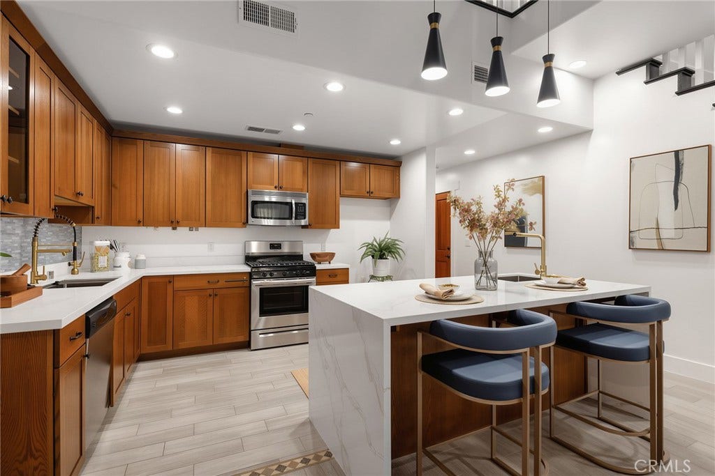 142 N Vermont, #B, Glendora, CA 91741 142 N Vermont, #B, Glendora, CA 91741