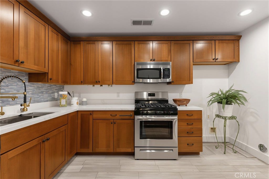 142 N Vermont, #B, Glendora, CA 91741 142 N Vermont, #B, Glendora, CA 91741