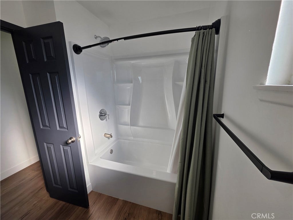 900 Statler Street, San Pedro, CA 90731 Upstairs Bathroom Tub