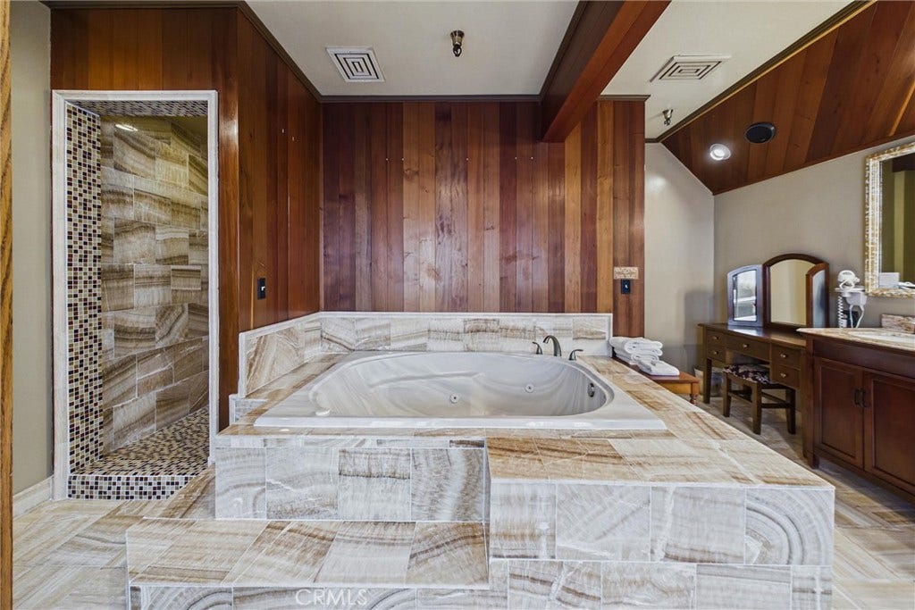 518 7th, Eureka, CA 95501