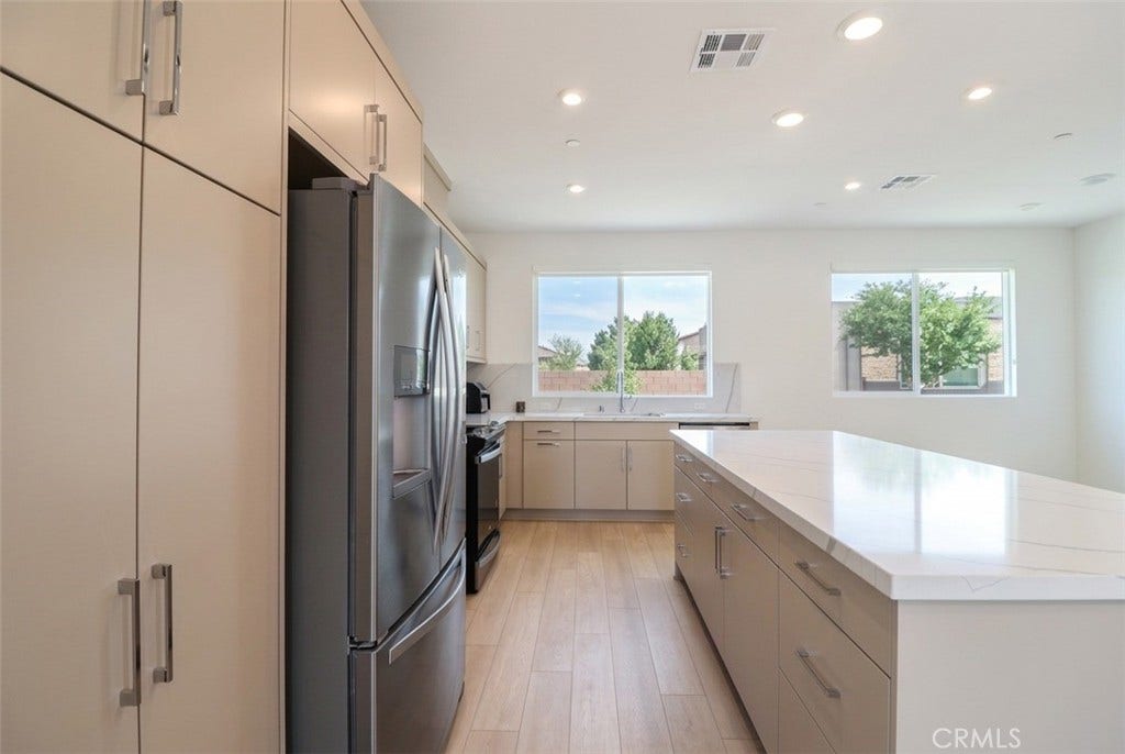 681 S Lyon St, Santa Ana, CA 92705 681 S Lyon St, Santa Ana, CA 92705