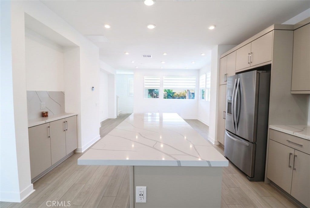 681 S Lyon St, Santa Ana, CA 92705 681 S Lyon St, Santa Ana, CA 92705