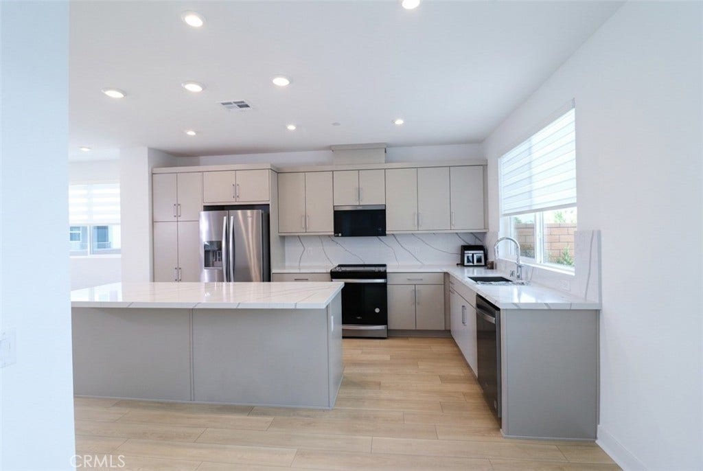 681 S Lyon St, Santa Ana, CA 92705 681 S Lyon St, Santa Ana, CA 92705
