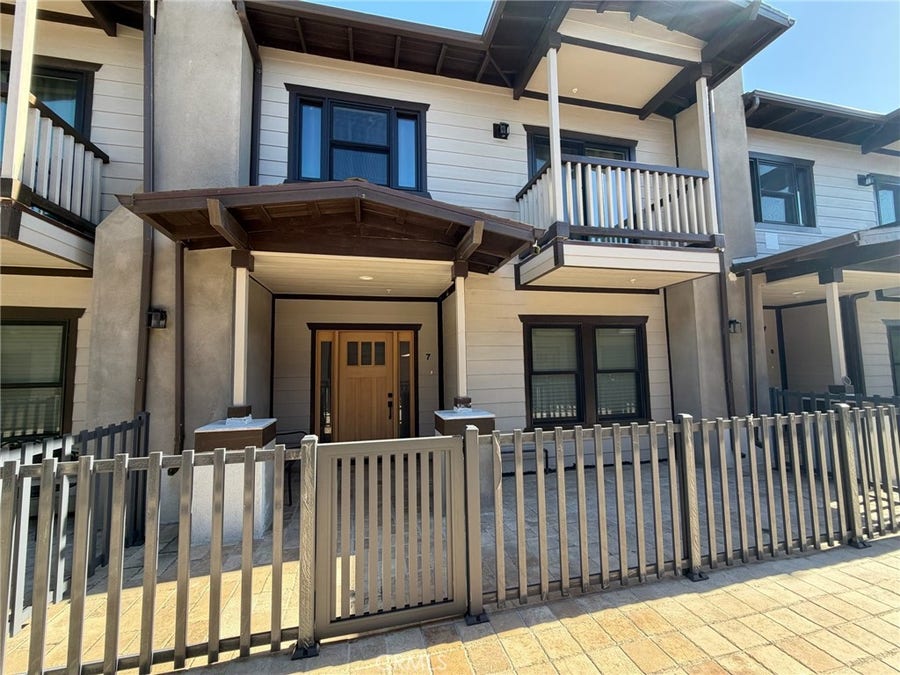 Property photo for 569 Lincoln Avenue, #7, Pasadena, CA