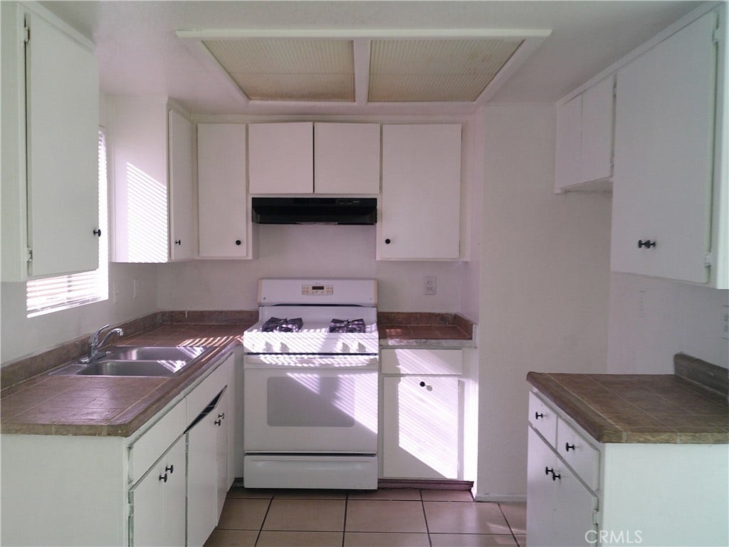 13797 La Mesa Dr, #C, Desert Hot Springs, CA 92240 Kitchen