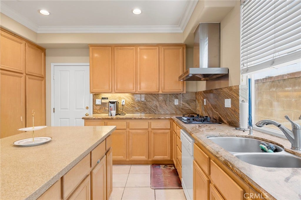 32 Laurelwood, Irvine, CA 92620 32 Laurelwood, Irvine, CA 92620
